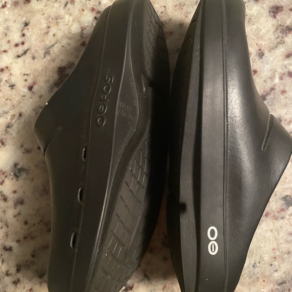 OOFOS Clogs - Picture 4 of 5